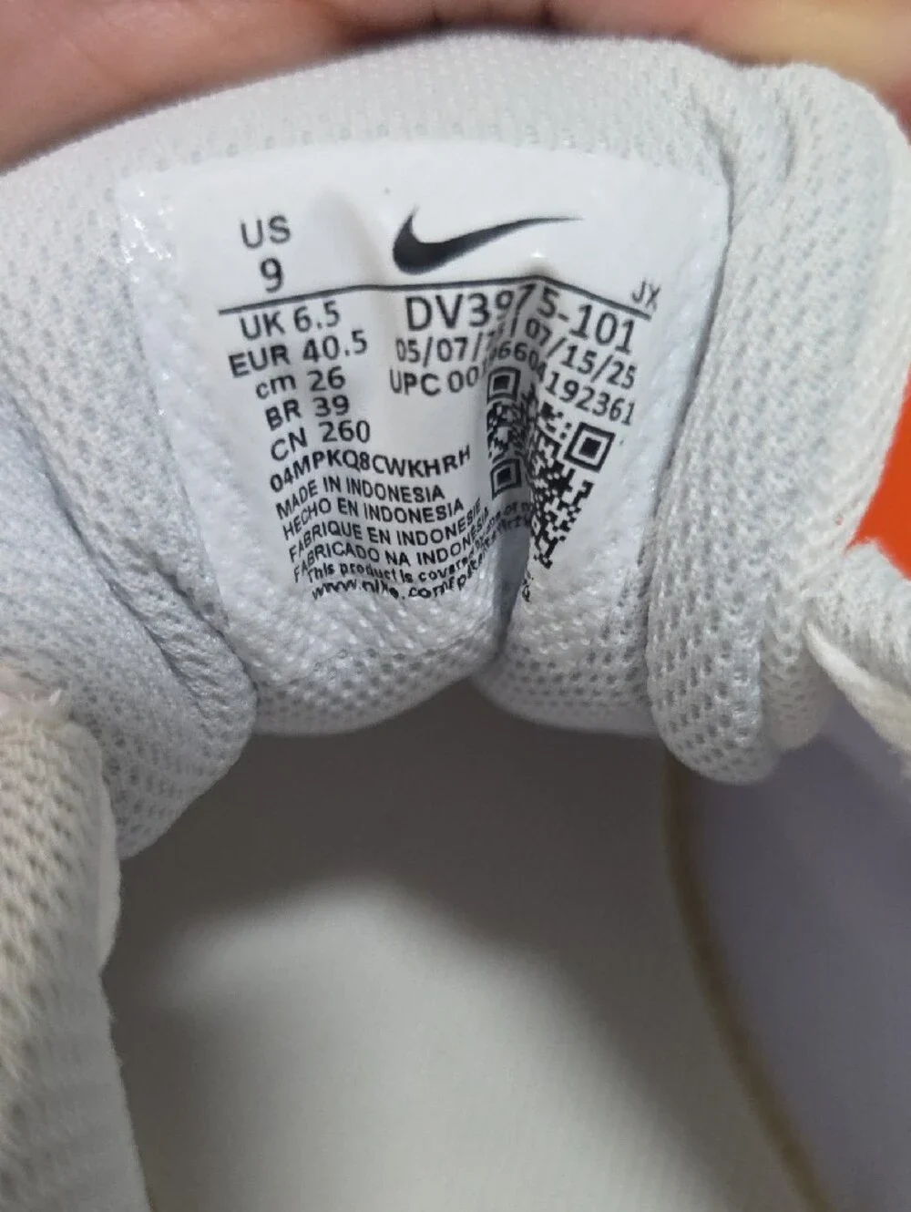 Nike Women's White Knit Lace-Up Running Shoe